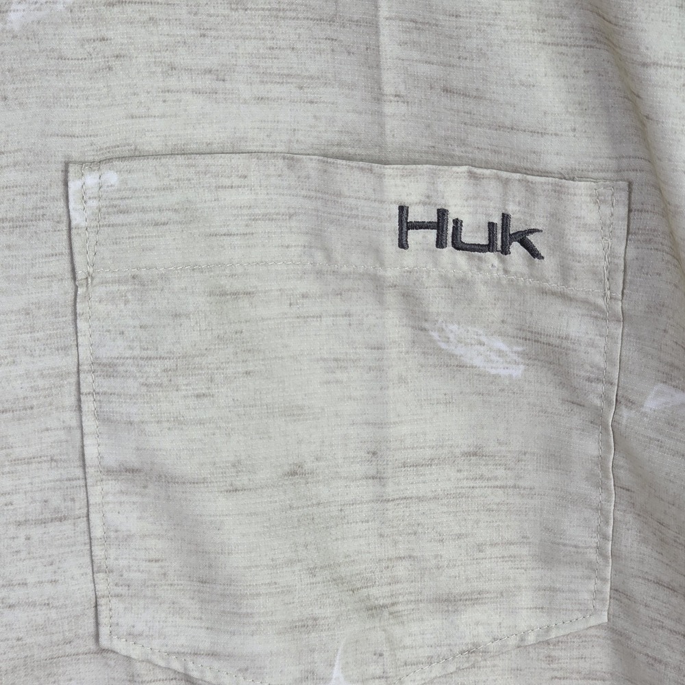 Huk‎ Performance Men's XL Woven Teaser Short Sleeve Fish AOP Shirt-Bone/Brown - Picture 3 of 9